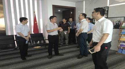 江西省委組織部副部長、省委人才辦主任徐忠一行來我司參觀考察